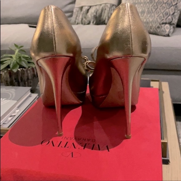 VALENTINO Metallic Couture Bow Pump - Picture 8 of 11